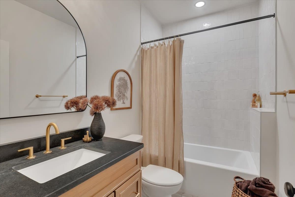 Woodland Hills I interior in Troy, New York (view 13)